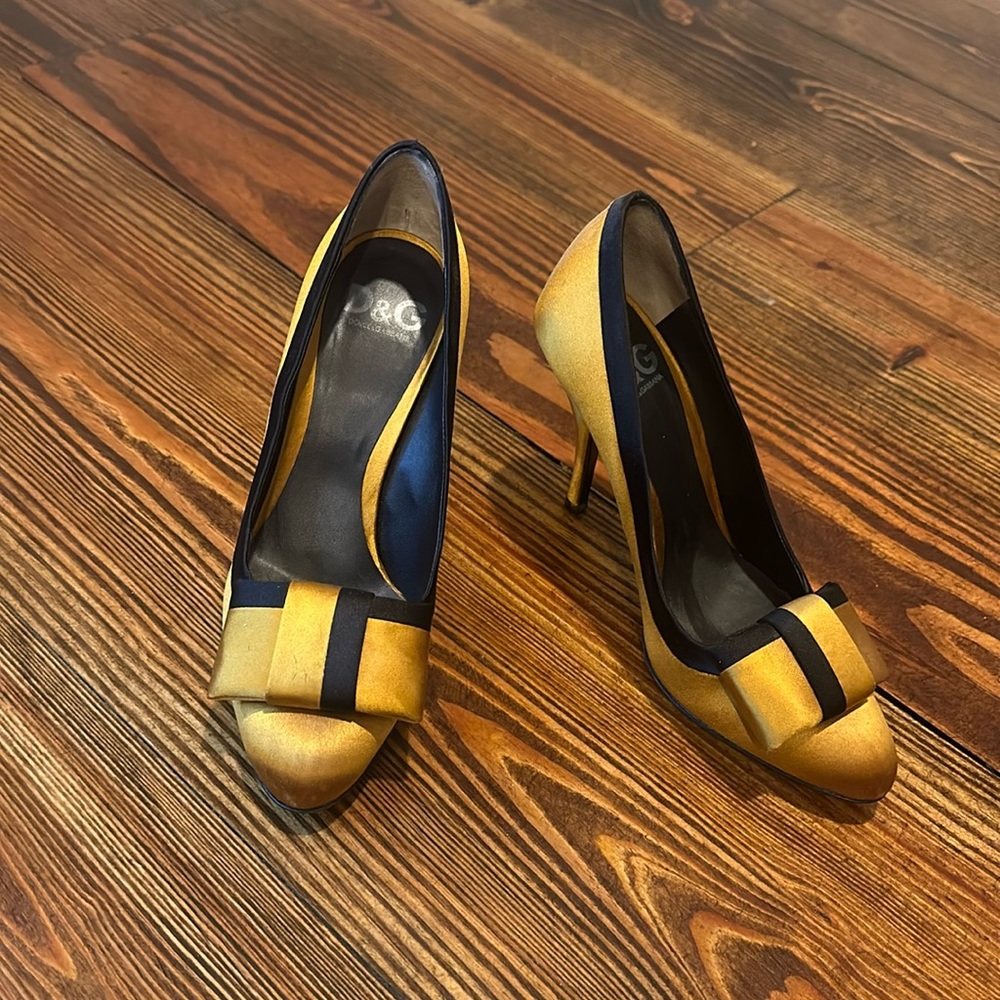 Dolce & Gabana Satin Gold/Black Bow Stilleto Heels 6 1/2